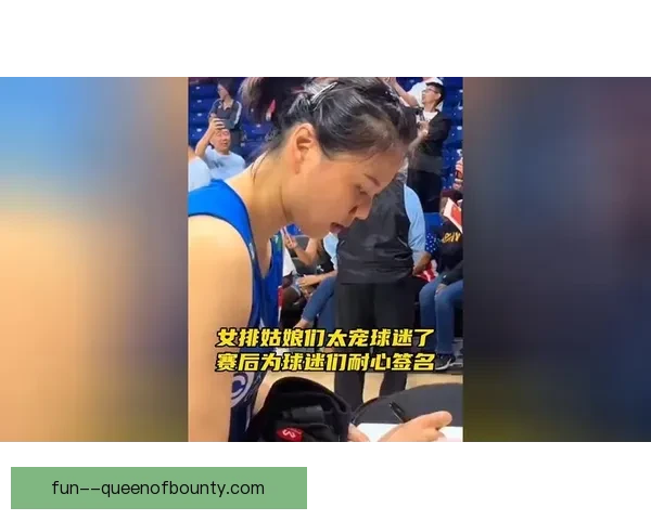 孙兴慜训练后守在门口为孩子们逐一签名的温暖瞬间感动无数球迷心
